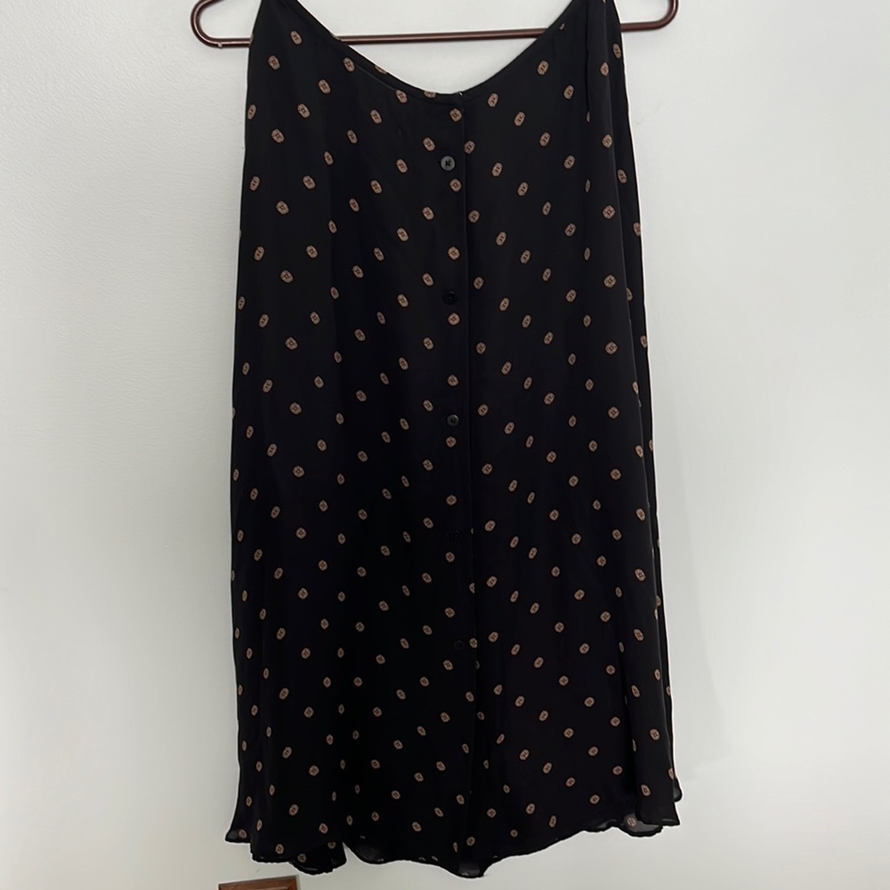 Ellen Tracy skirt. Size 10. 100% silk. Complete button front.